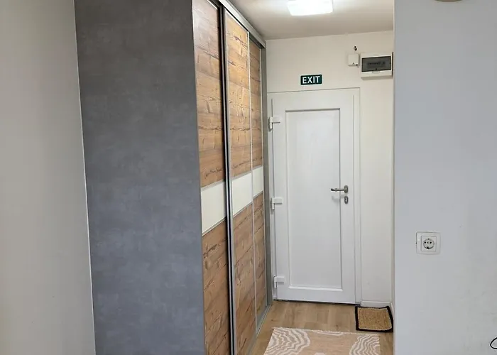 Cozy & Renovated In A Practical Location